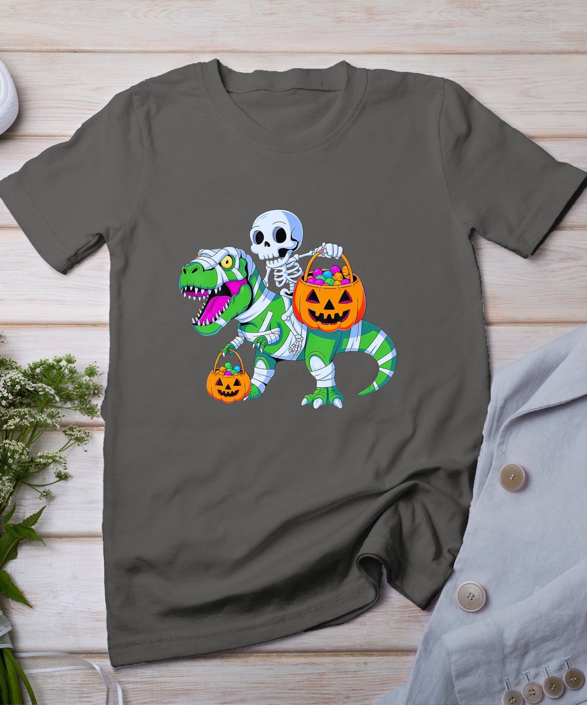 Skeleton Riding T-Rex Mummy Dinosaur Halloween Funny Pumpkin T-Shirt