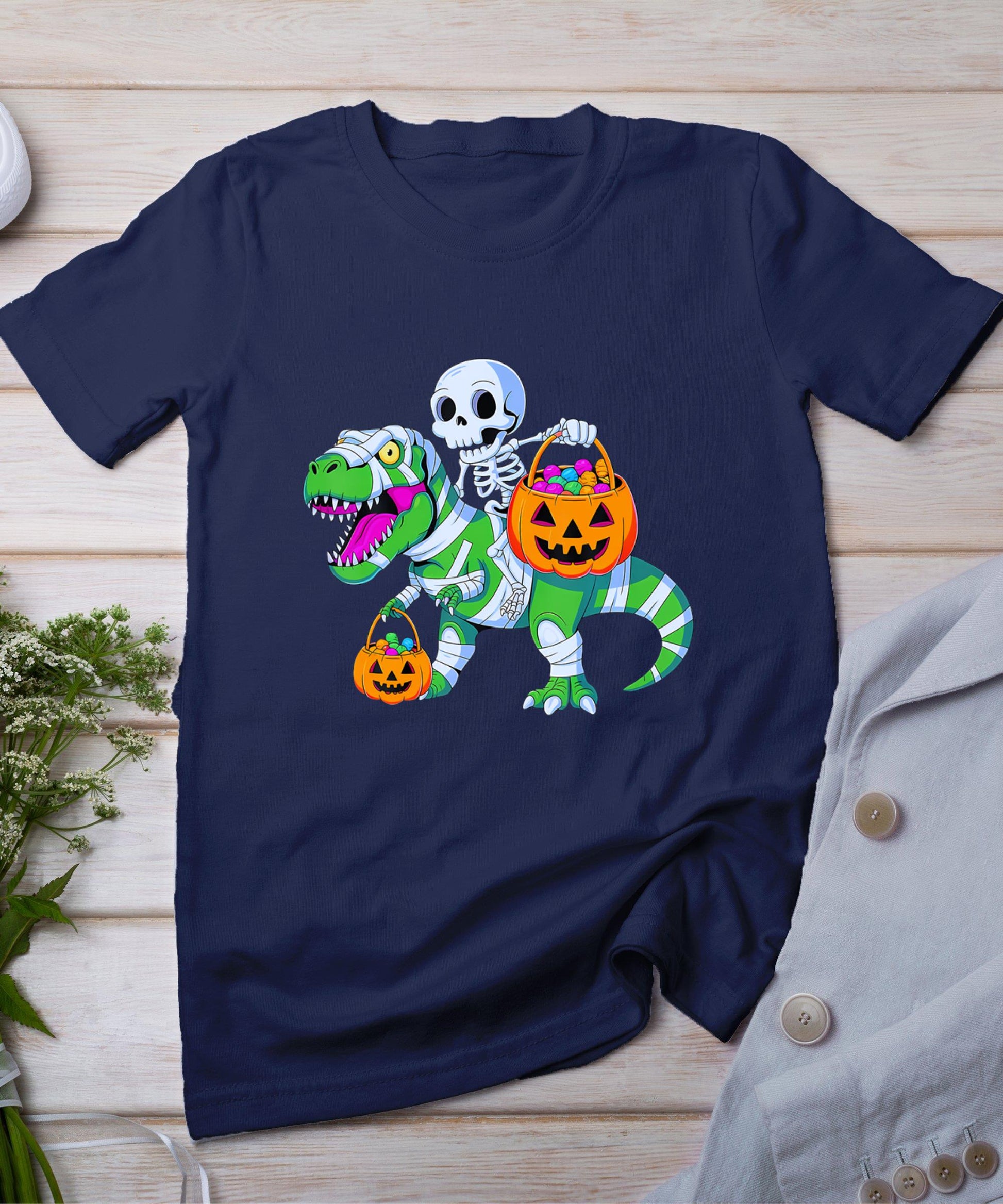 Skeleton Riding T-Rex Mummy Dinosaur Halloween Funny Pumpkin T-Shirt