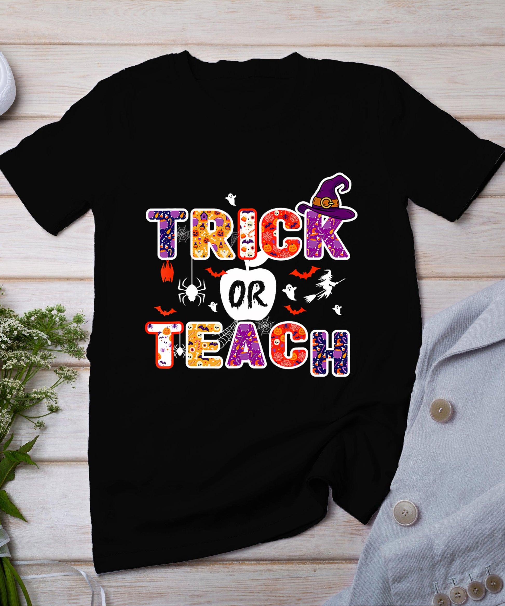 Trick Or Teach Funny Teacher Halloween Costume 2024 T-Shirt