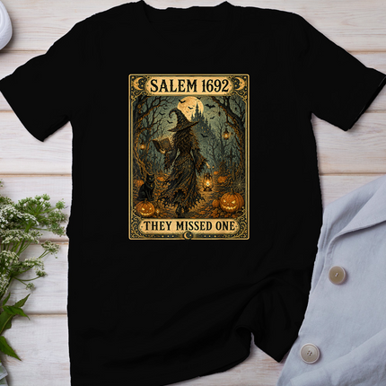Salem 1692 They Missed One Tarot Card Halloween Witch Women T-Shirt