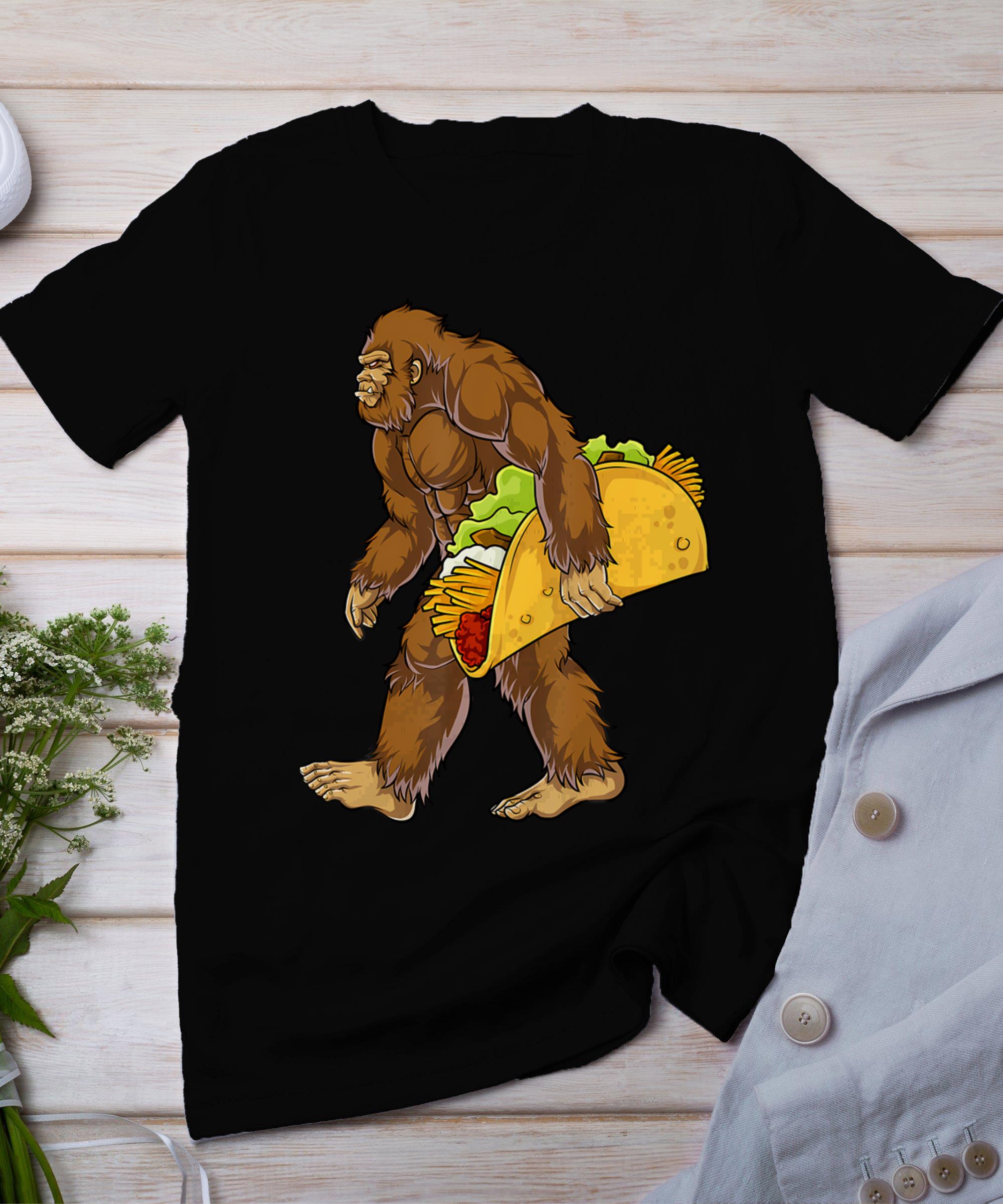 Bigfoot Carrying Taco Funny Cinco De Mayo Boys Men Sasquatch T-Shirt