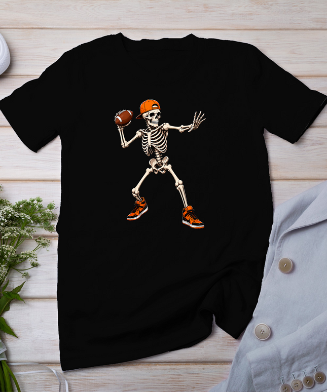 Funny Skeleton Playing Football Halloween Men Boys Kids T-Shirt
