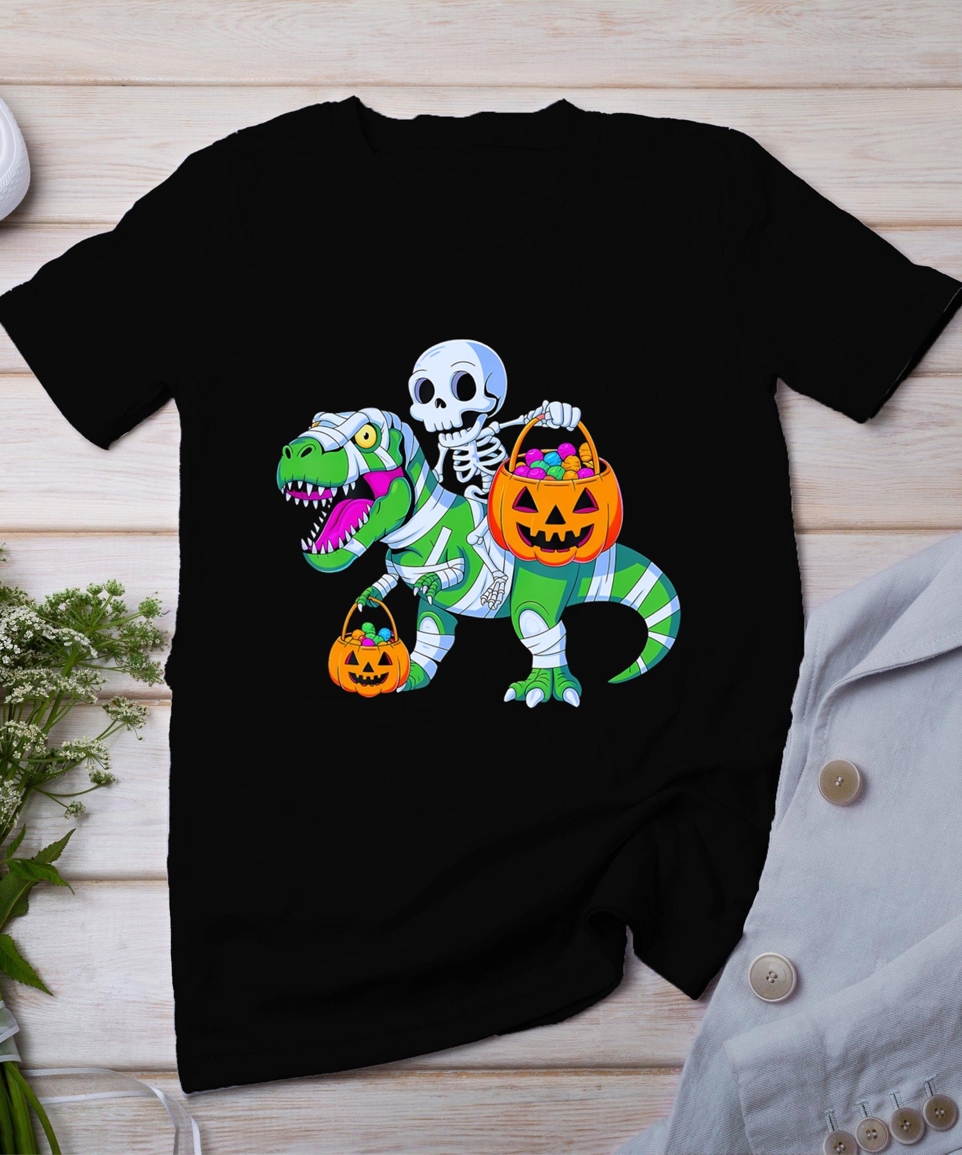 Skeleton Riding T-Rex Mummy Dinosaur Halloween Funny Pumpkin T-Shirt