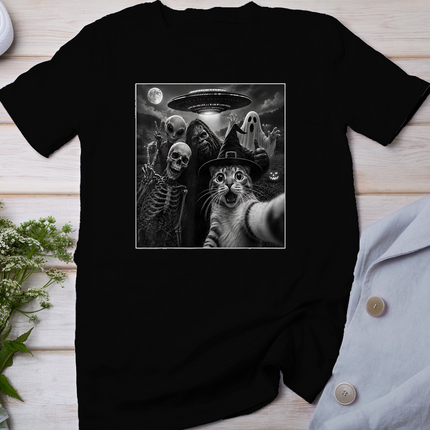 Cat Selfie with Bigfoot Skeleton Alien UFO Funny Cat Lover T-Shirt