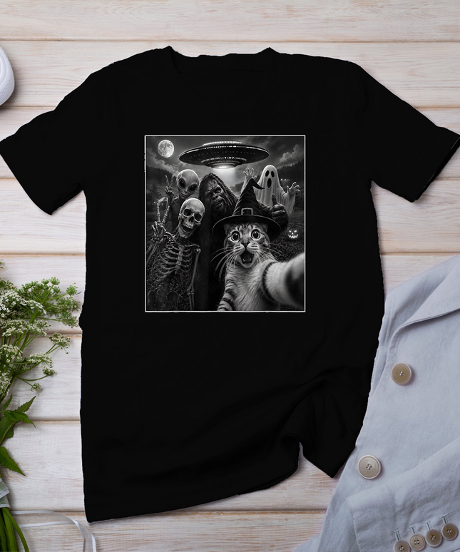 Cat Selfie with Bigfoot Skeleton Alien UFO Funny Cat Lover T-Shirt