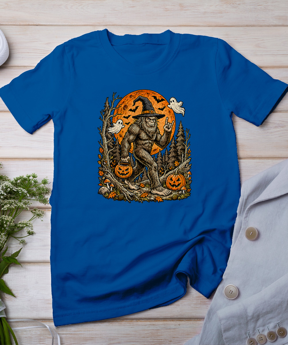Spooky Halloween Bigfoot Pumpkin Funny Halloween Sasquatch T-Shirt