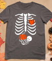 Pregnant Skeleton Mom Halloween Pregnancy Baby Announcement T-Shirt