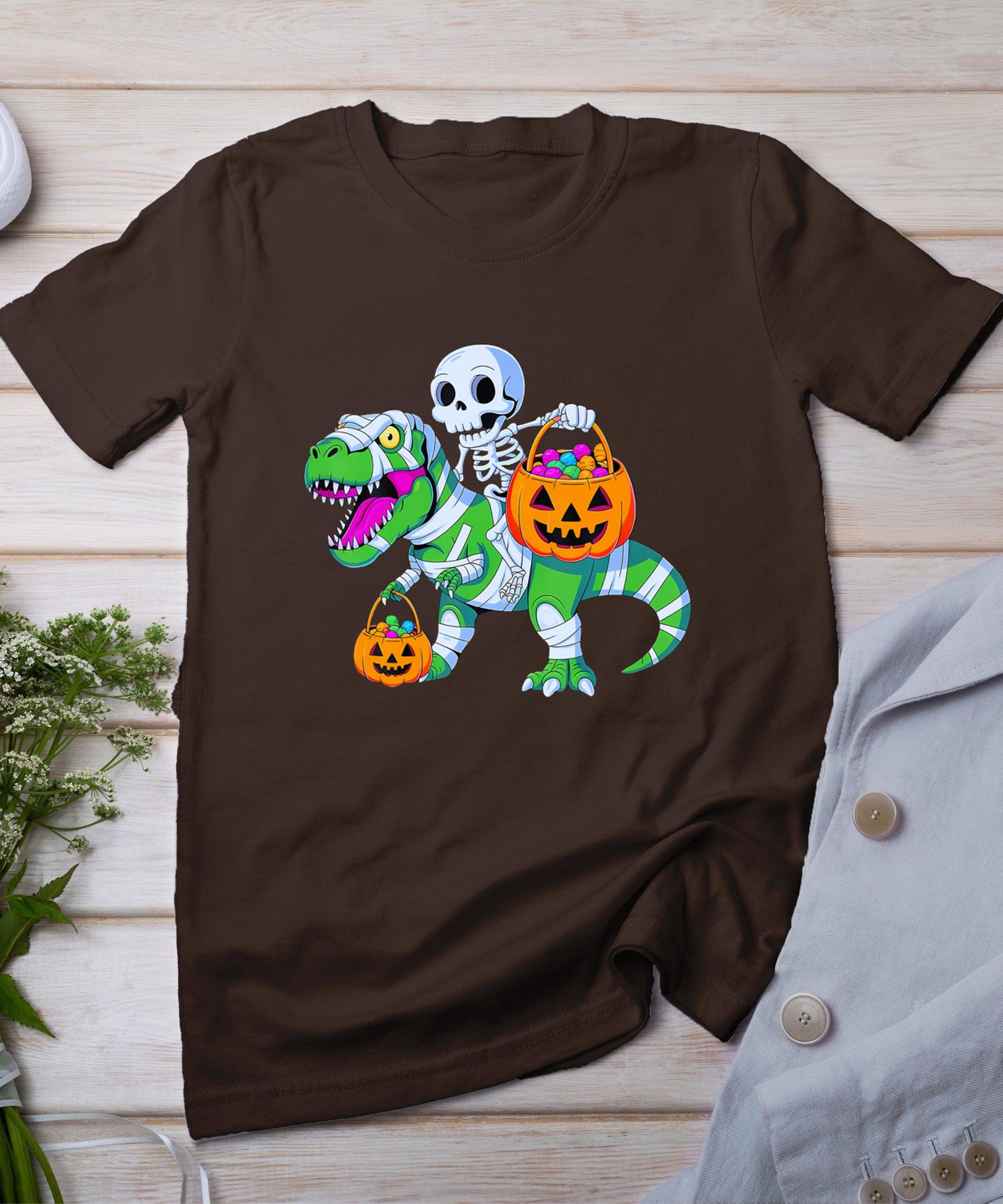 Skeleton Riding T-Rex Mummy Dinosaur Halloween Funny Pumpkin T-Shirt