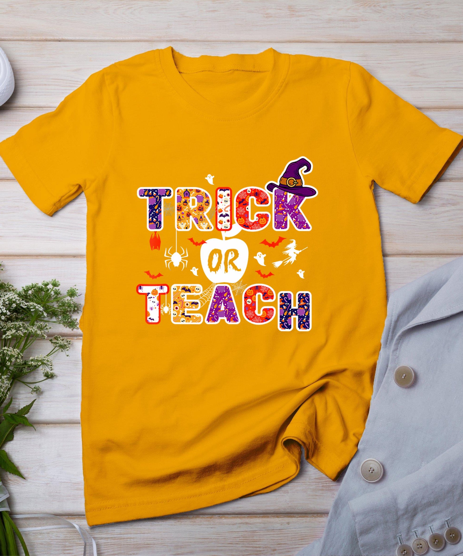 Trick Or Teach Funny Teacher Halloween Costume 2024 T-Shirt