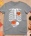 Pregnant Skeleton Mom Halloween Pregnancy Baby Announcement T-Shirt