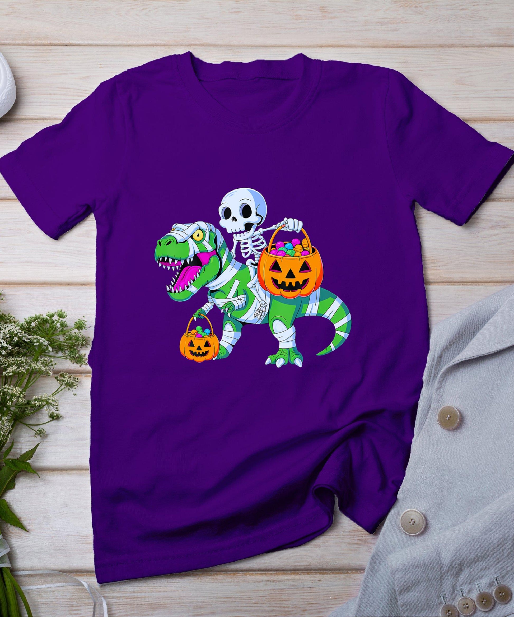 Skeleton Riding T-Rex Mummy Dinosaur Halloween Funny Pumpkin T-Shirt